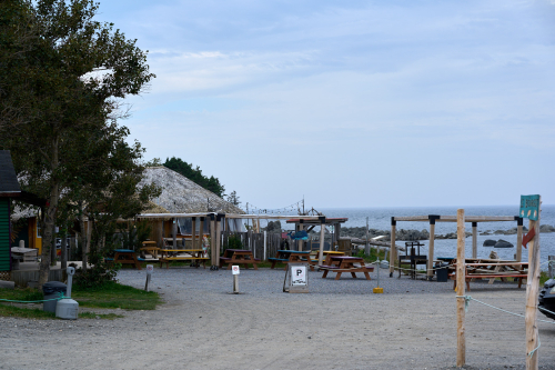 Saison,Été,Camping,Hébergement,MRC Haute-Gaspésie,Région,Sainte-Anne-Des-Monts,Le Sea Shack,Chalet,Eau,Plage,Bar,Club,Pub,Brasserie,Jour,Temps
